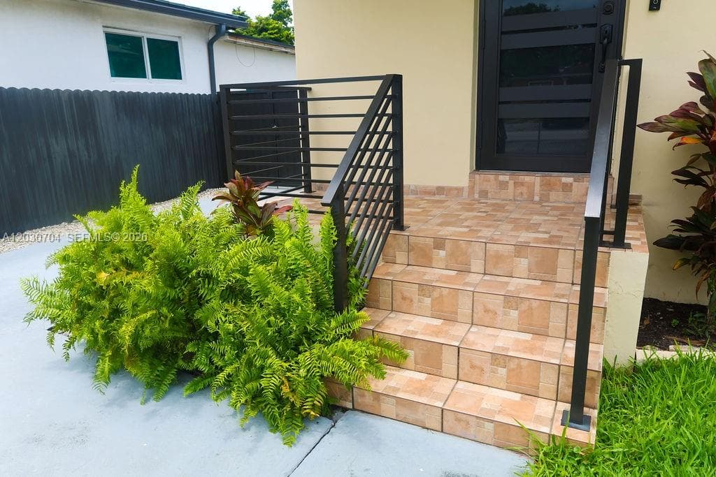 161 E 36th St, Hialeah FL 33013 — 10