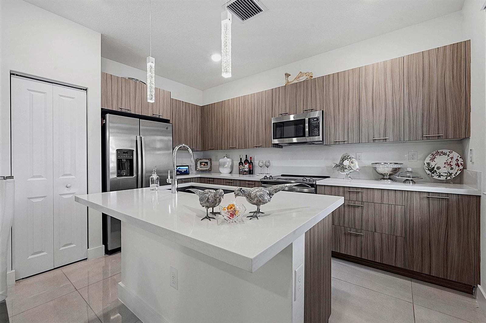 8321 Central Park Boulevard, Doral FL 33166 — 14