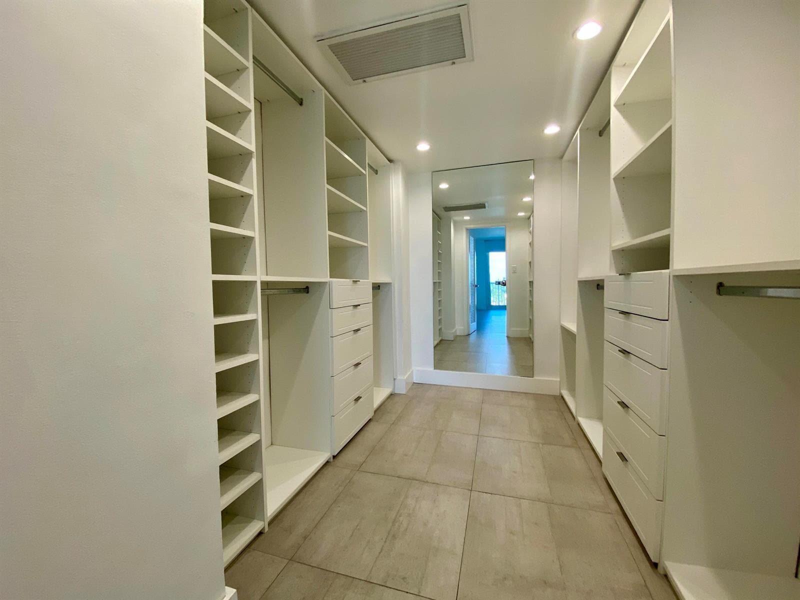 5401 Collins Avenue # 620, Miami Beach FL 33140 — 17