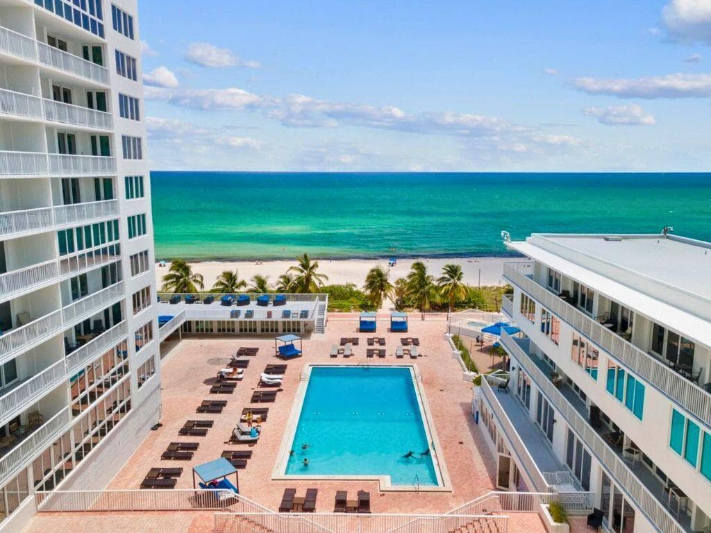 5401 Collins Avenue # 620, Miami Beach FL 33140 — 32
