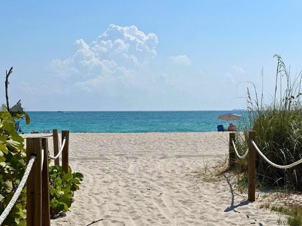 5401 Collins Avenue # 620, Miami Beach FL 33140 — 35