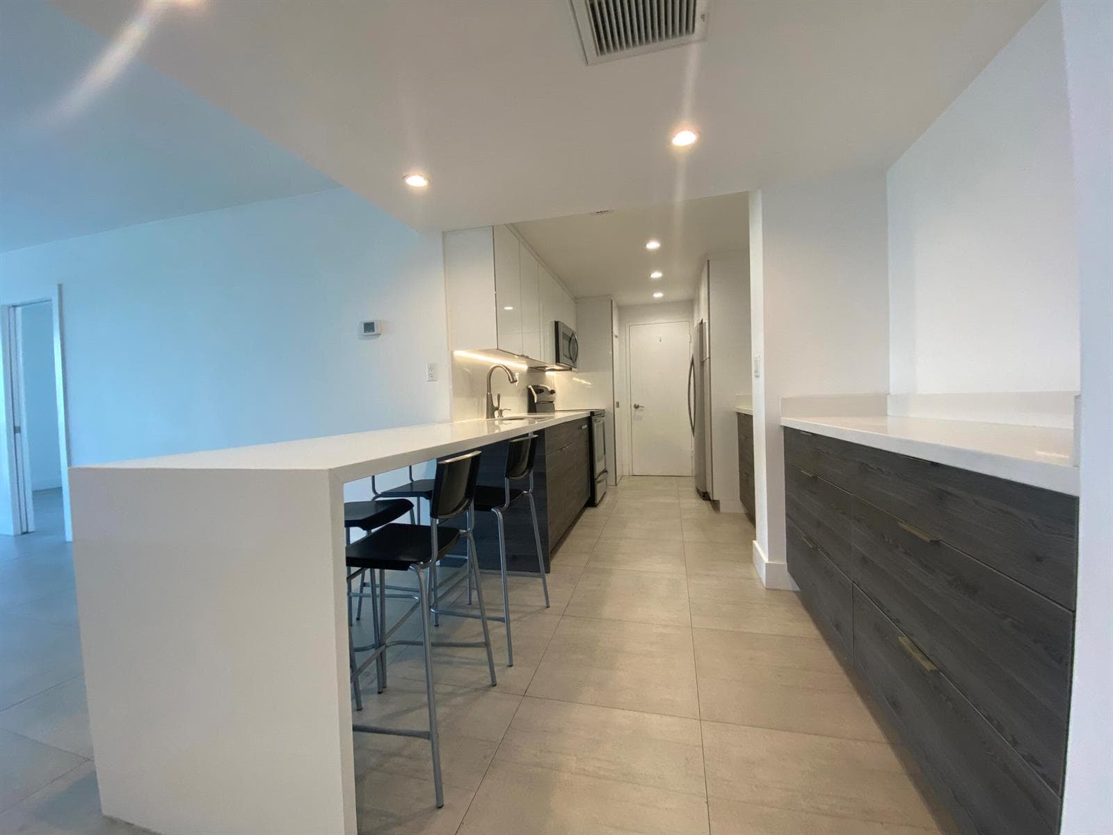 5401 Collins Avenue # 620, Miami Beach FL 33140 — 8