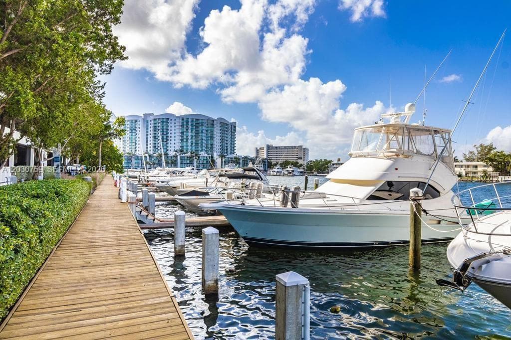 7928 East Dr, North Bay Village FL 33141 — 17