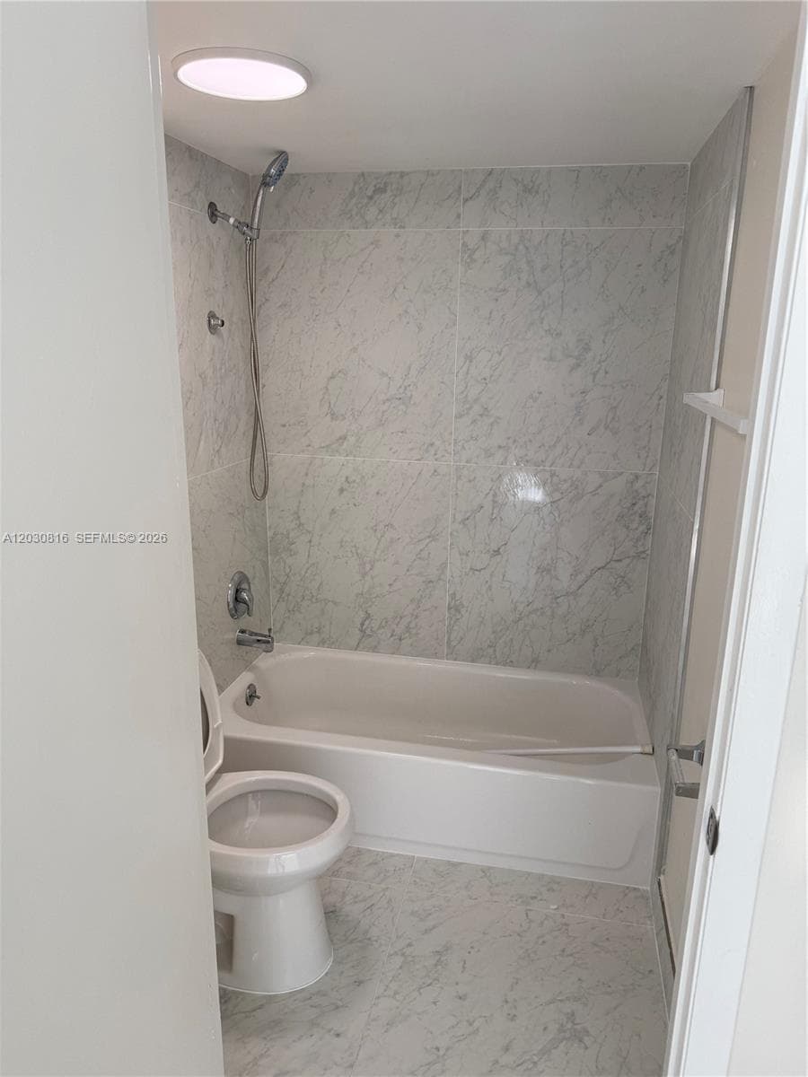 1673 Bay Rd # 306, Miami Beach FL 33139 — 17