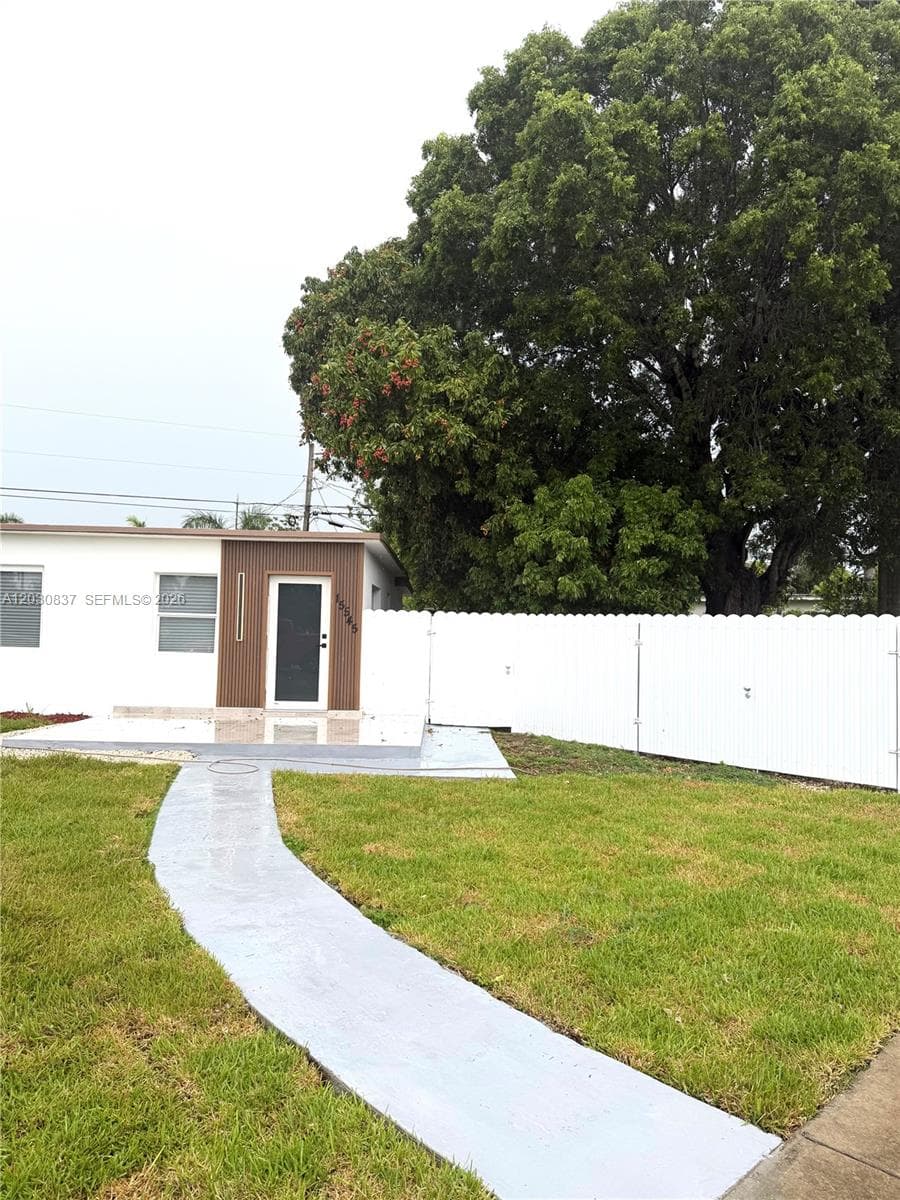 15545 Leisure Dr, Homestead FL 33033 — 3