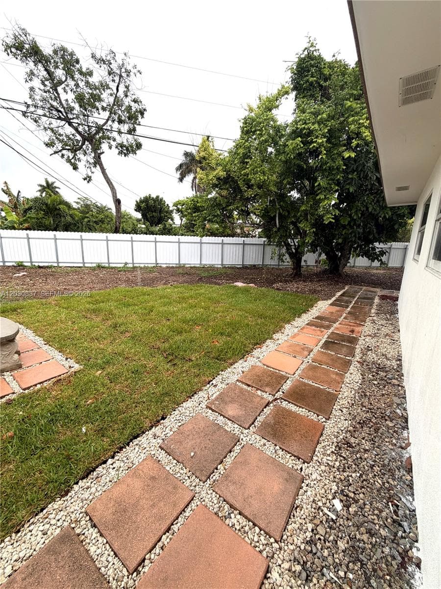 15545 Leisure Dr, Homestead FL 33033 — 41