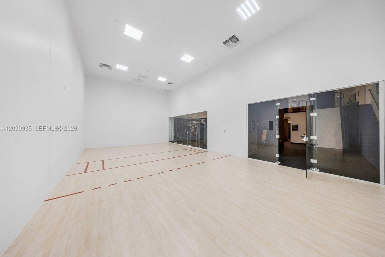 225 N Miami Ave # 3507, Miami FL 33128 — 42