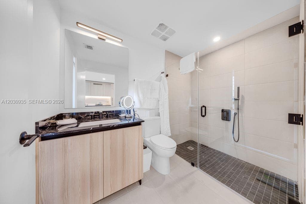 225 N Miami Ave # 3507, Miami FL 33128 — 17