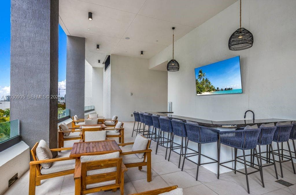 225 N Miami Ave # 3507, Miami FL 33128 — 32