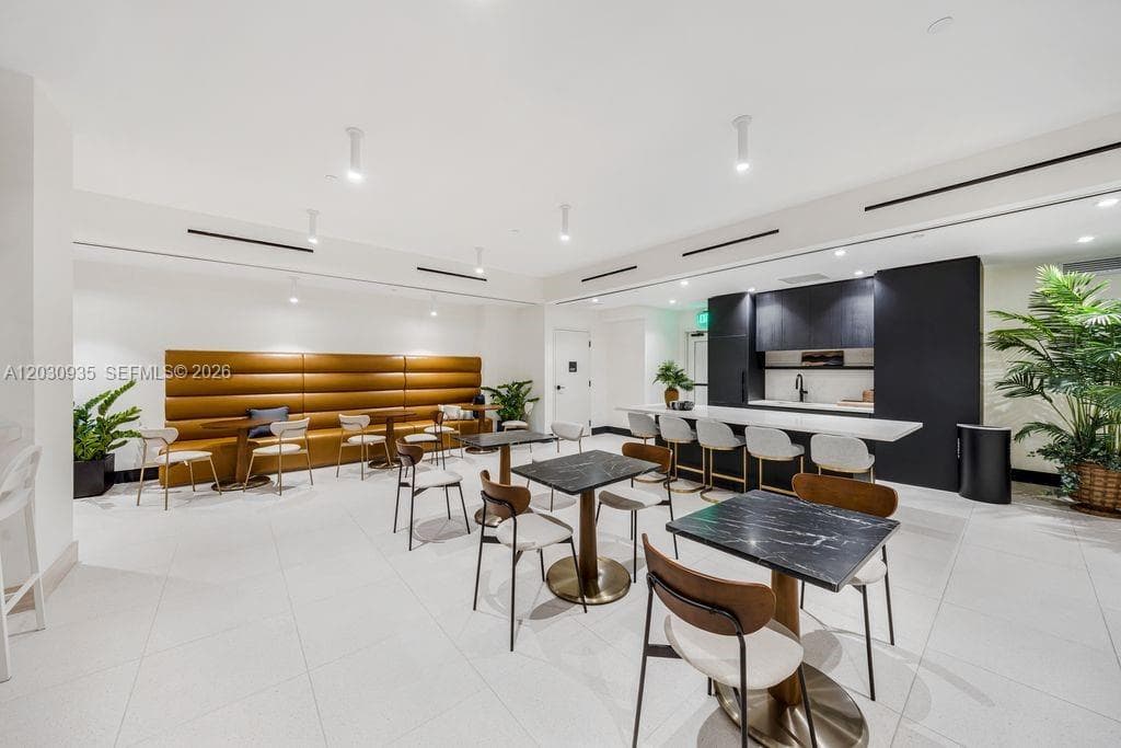225 N Miami Ave # 3507, Miami FL 33128 — 37