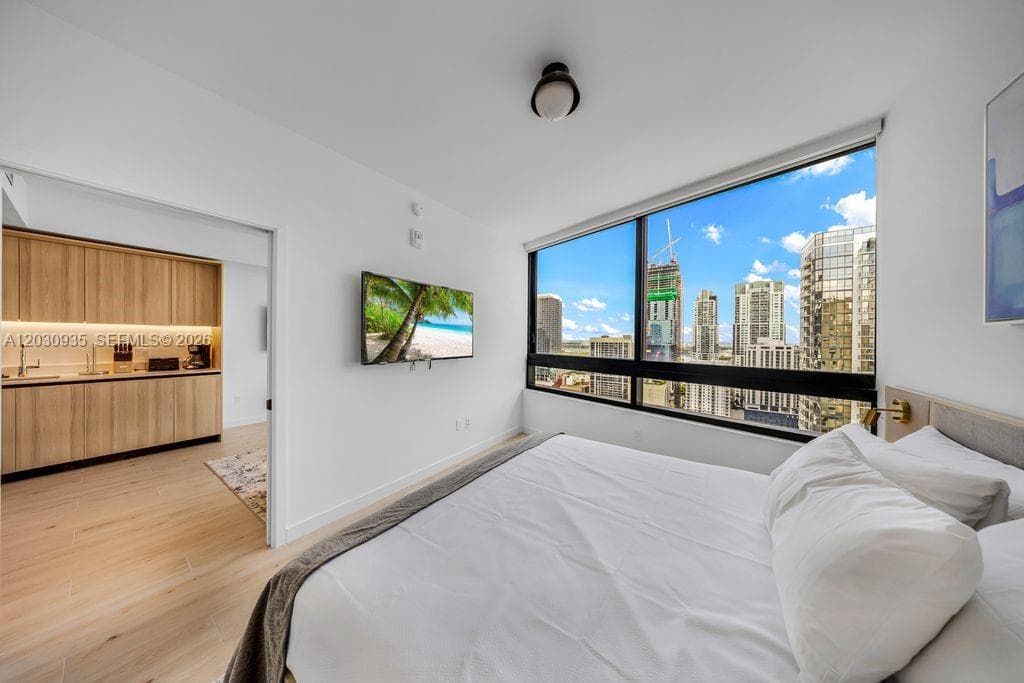 225 N Miami Ave # 3507, Miami FL 33128 — 15