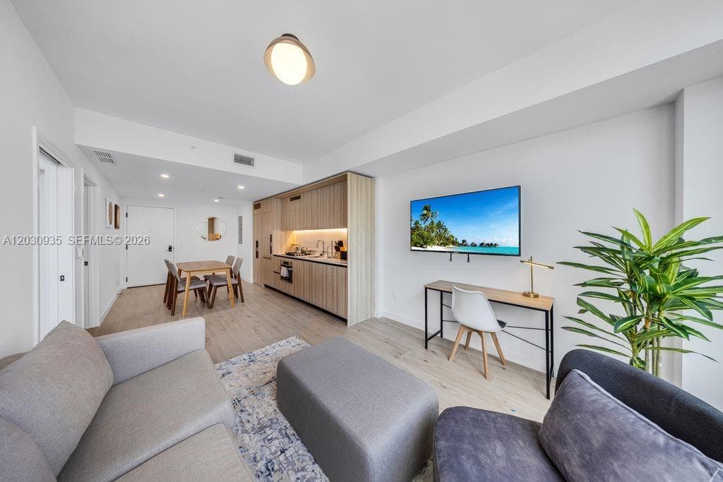 225 N Miami Ave # 3507, Miami FL 33128 — 19