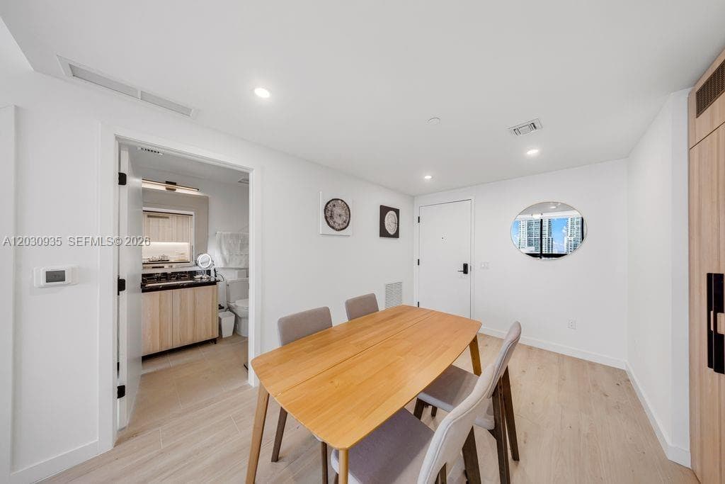 225 N Miami Ave # 3507, Miami FL 33128 — 25