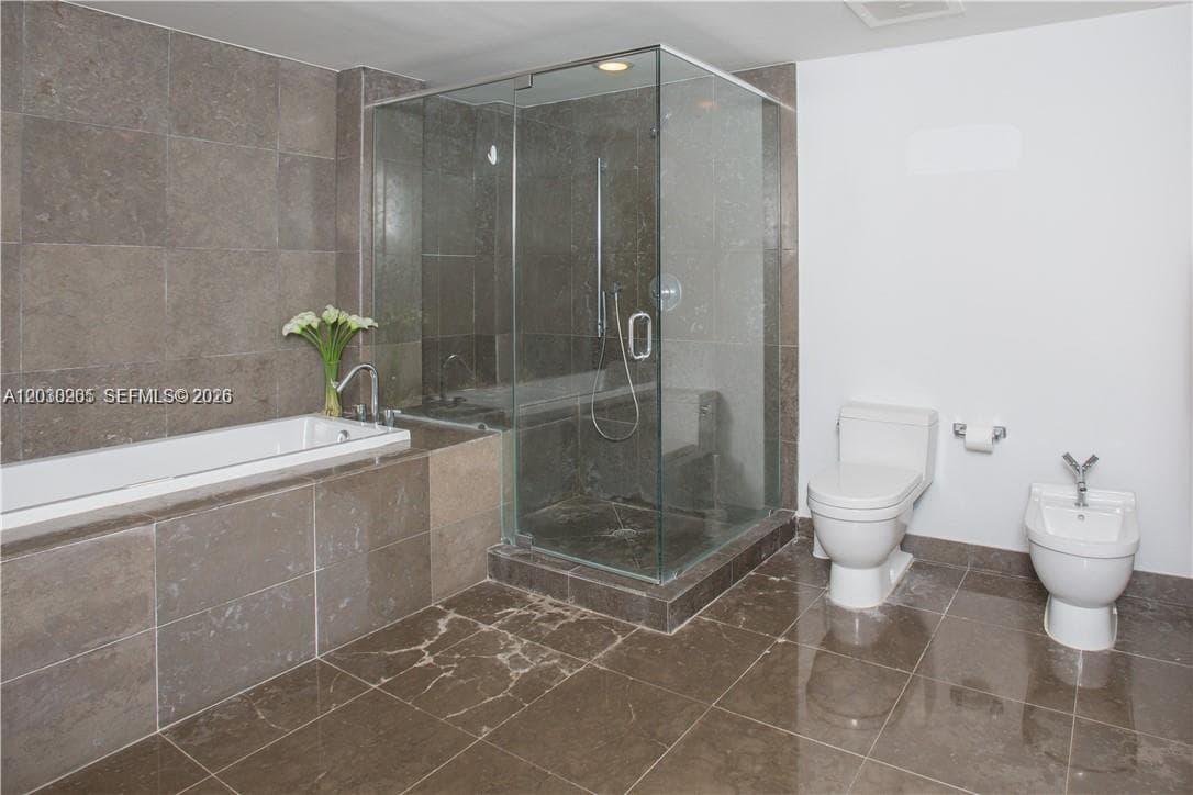 475 Brickell ave # 2707, Miami FL 33131 — 16