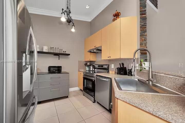 2327 NE 37th Ter, Homestead FL 33033 — 13