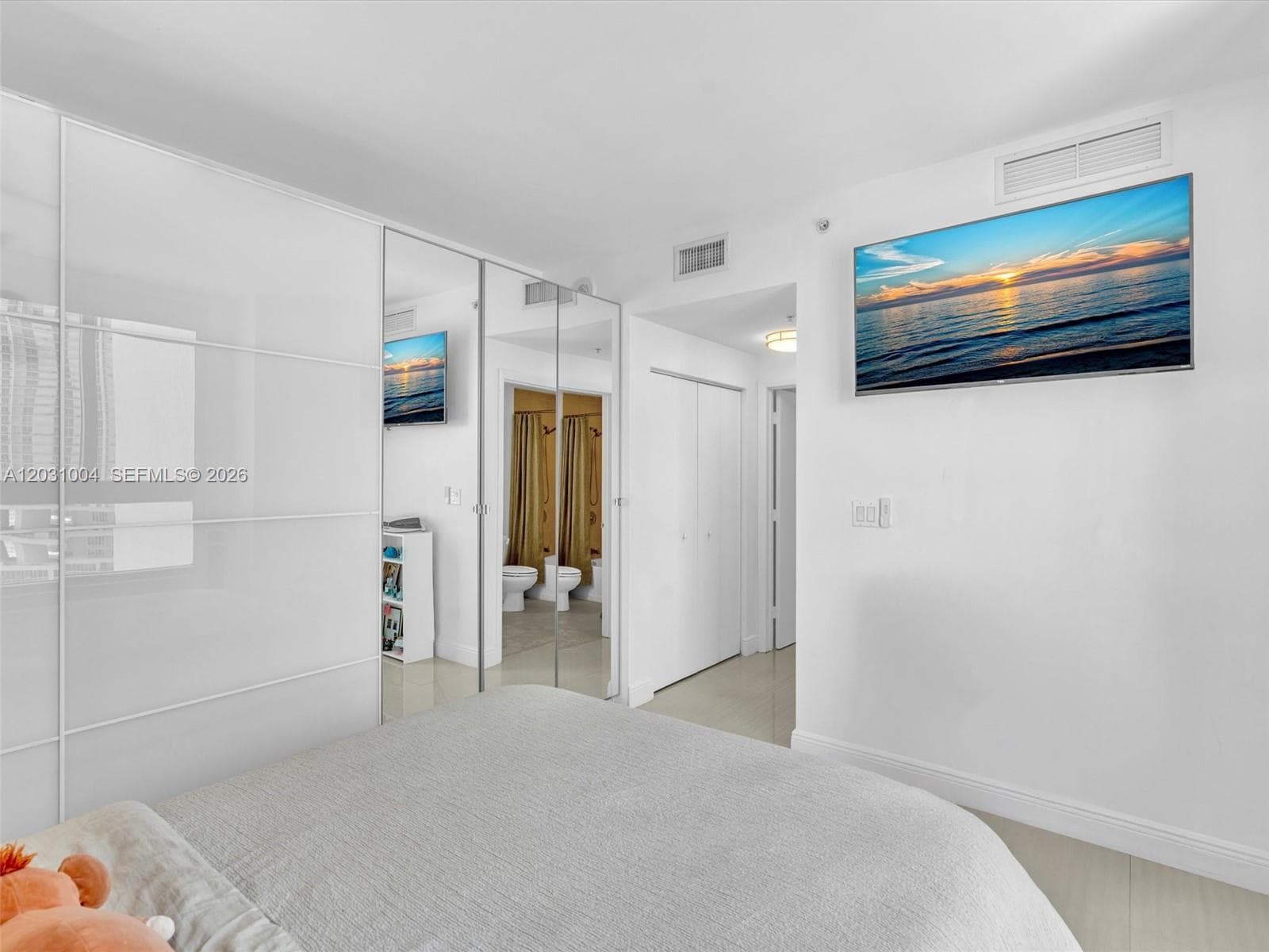 90 SW 3rd St # 2013, Miami FL 33130 — 23
