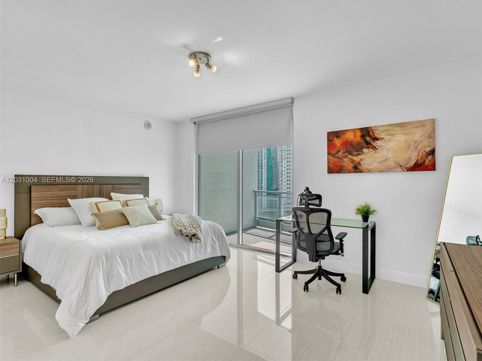 90 SW 3rd St # 2013, Miami FL 33130 — 17