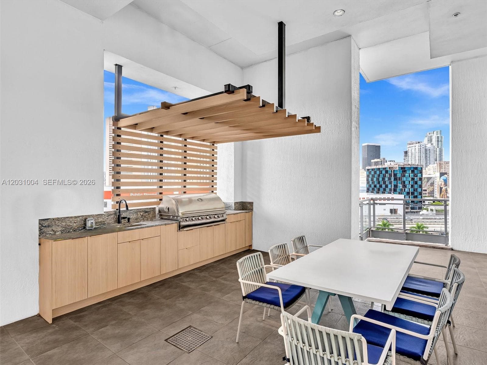 90 SW 3rd St # 2013, Miami FL 33130 — 33