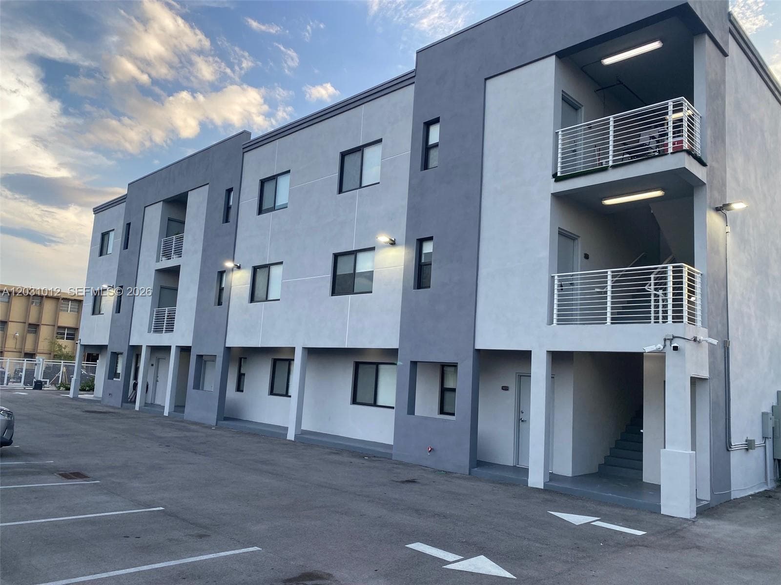 423 E 27th St # 302, Hialeah FL 33013 — 1