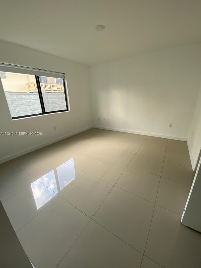423 E 27th St # 302, Hialeah FL 33013 — 11