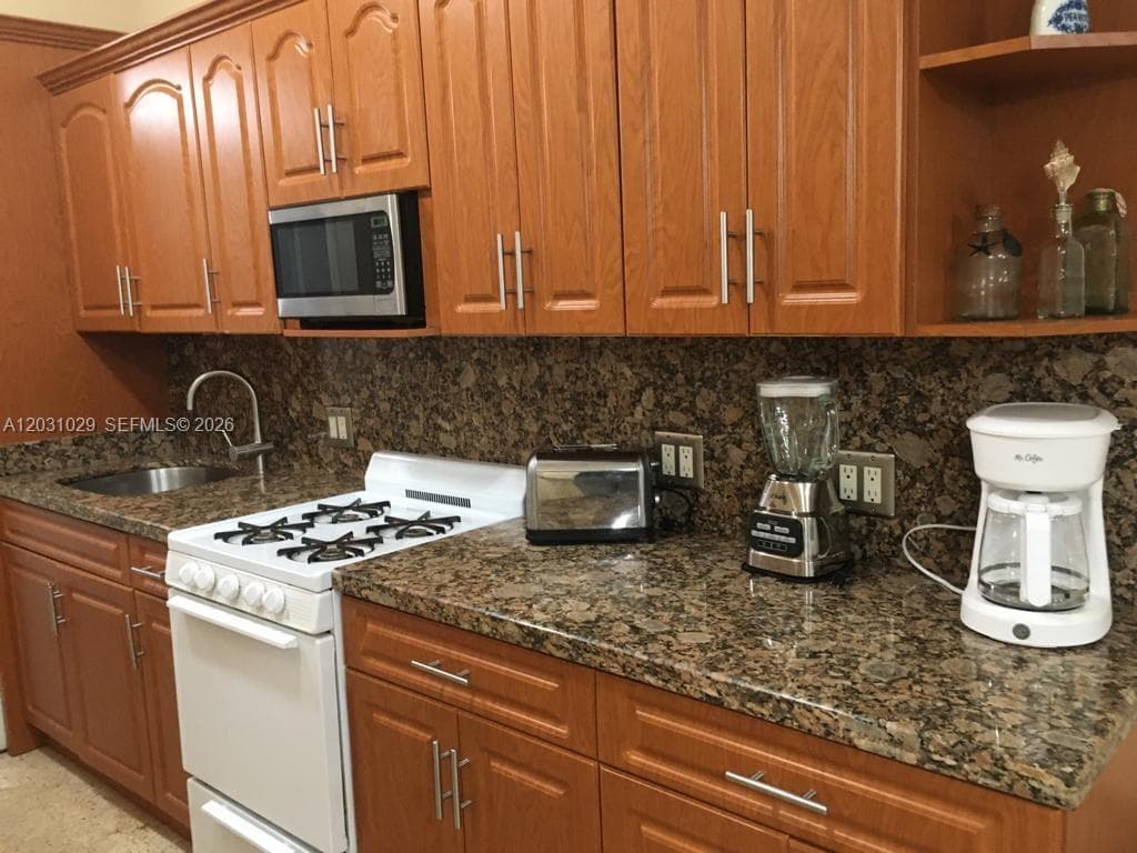 6490 Collins Ave # 3, Miami Beach FL 33141 — 27