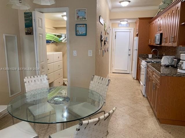 6490 Collins Ave # 3, Miami Beach FL 33141 — 11