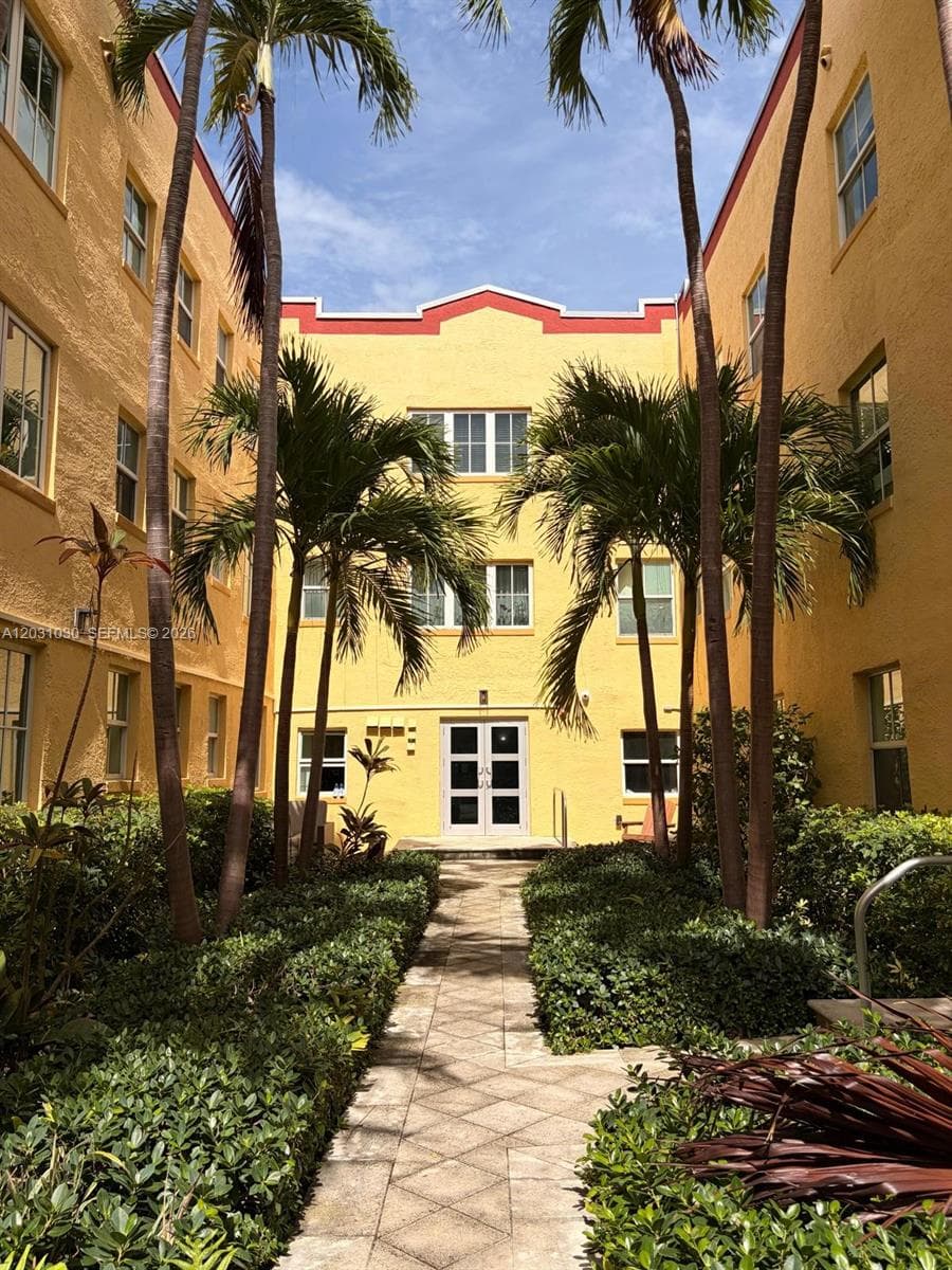 1308 Drexel Ave # 311, Miami Beach FL 33139 — 27