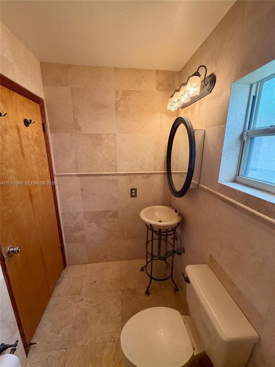 18145 NW 61st Ave, Hialeah FL 33015 — 19