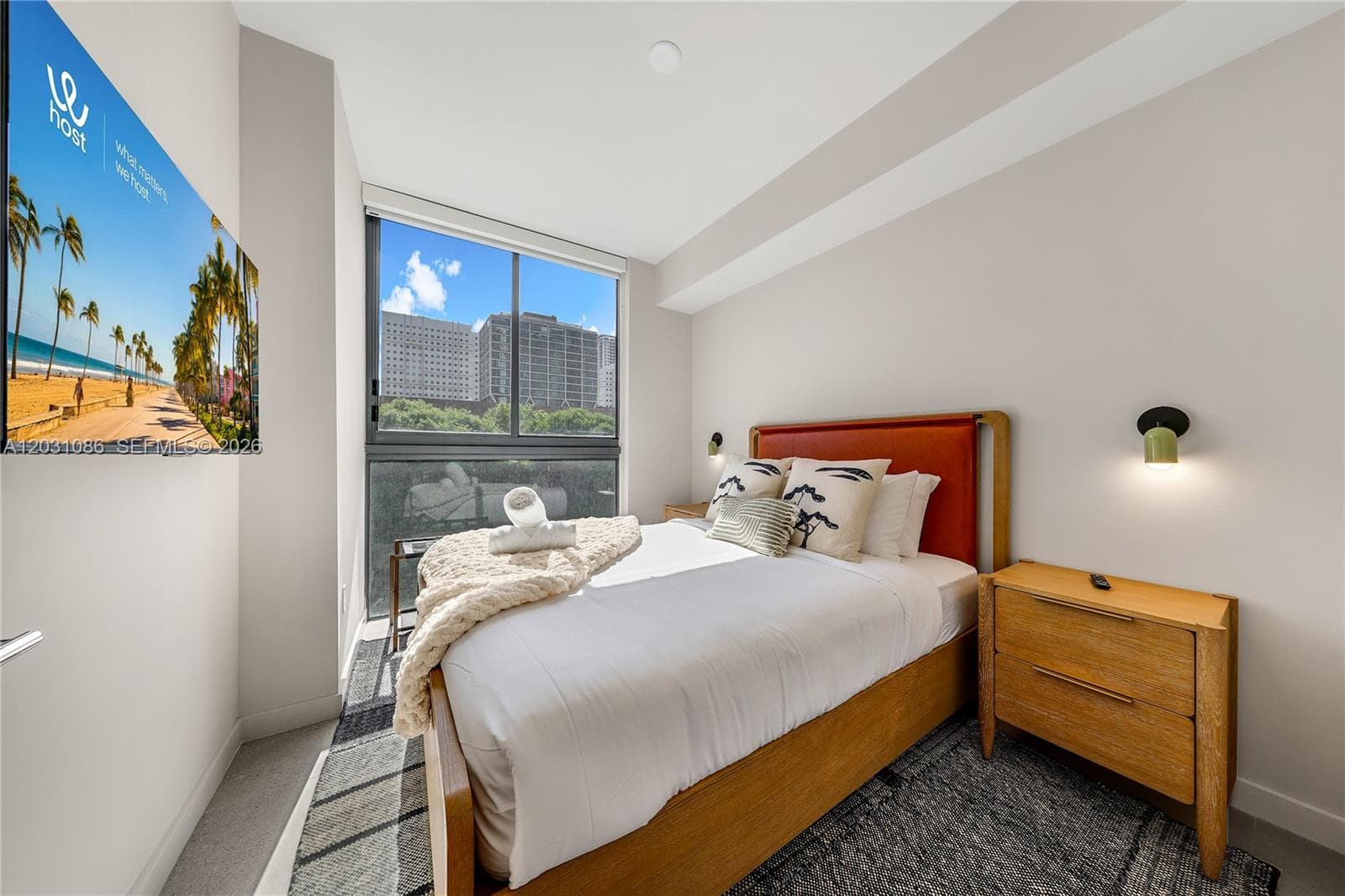11 NE 6th St # 301, Miami FL 33132 — 16