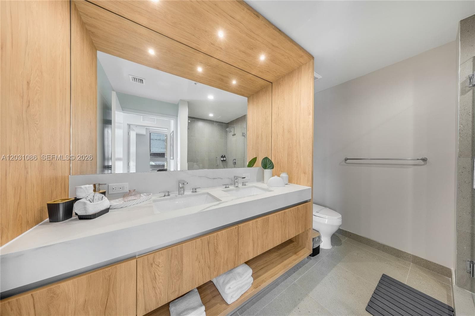 11 NE 6th St # 301, Miami FL 33132 — 5