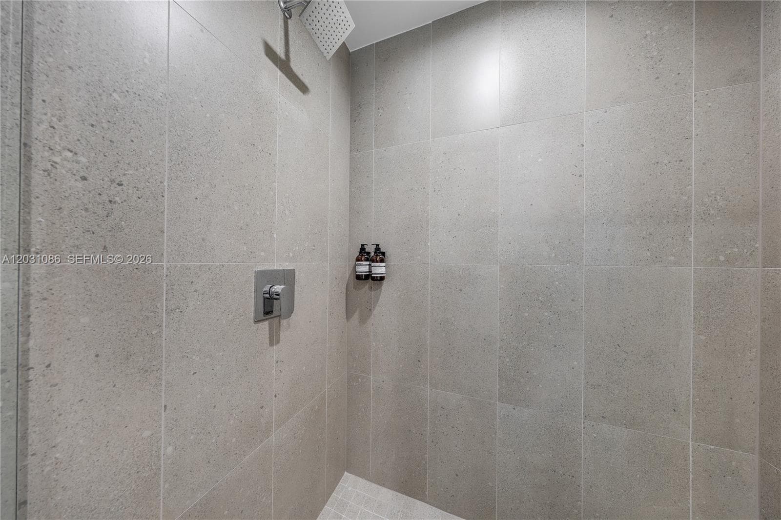 11 NE 6th St # 301, Miami FL 33132 — 25
