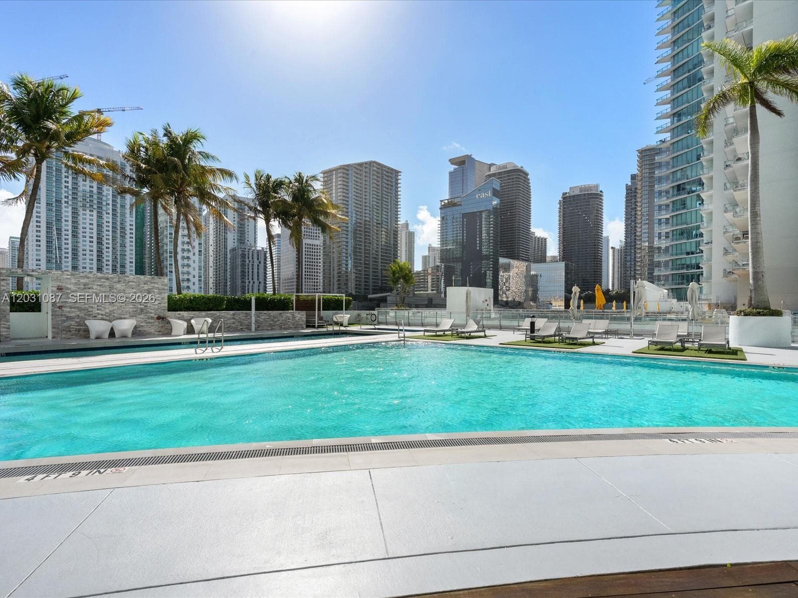 90 SW 3rd St # 2015, Miami FL 33130 — 52
