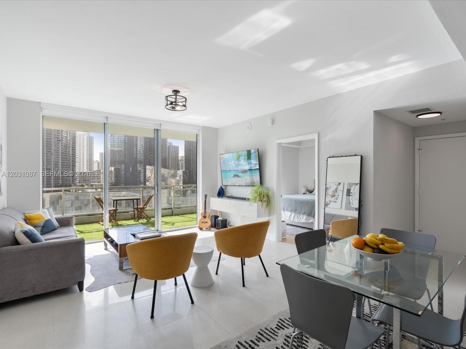 90 SW 3rd St # 2015, Miami FL 33130 — 3