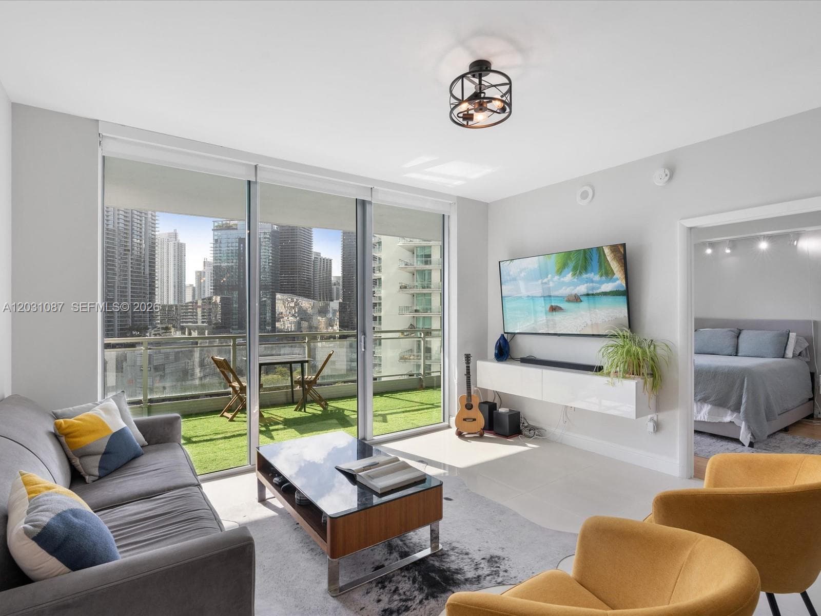 90 SW 3rd St # 2015, Miami FL 33130 — 1