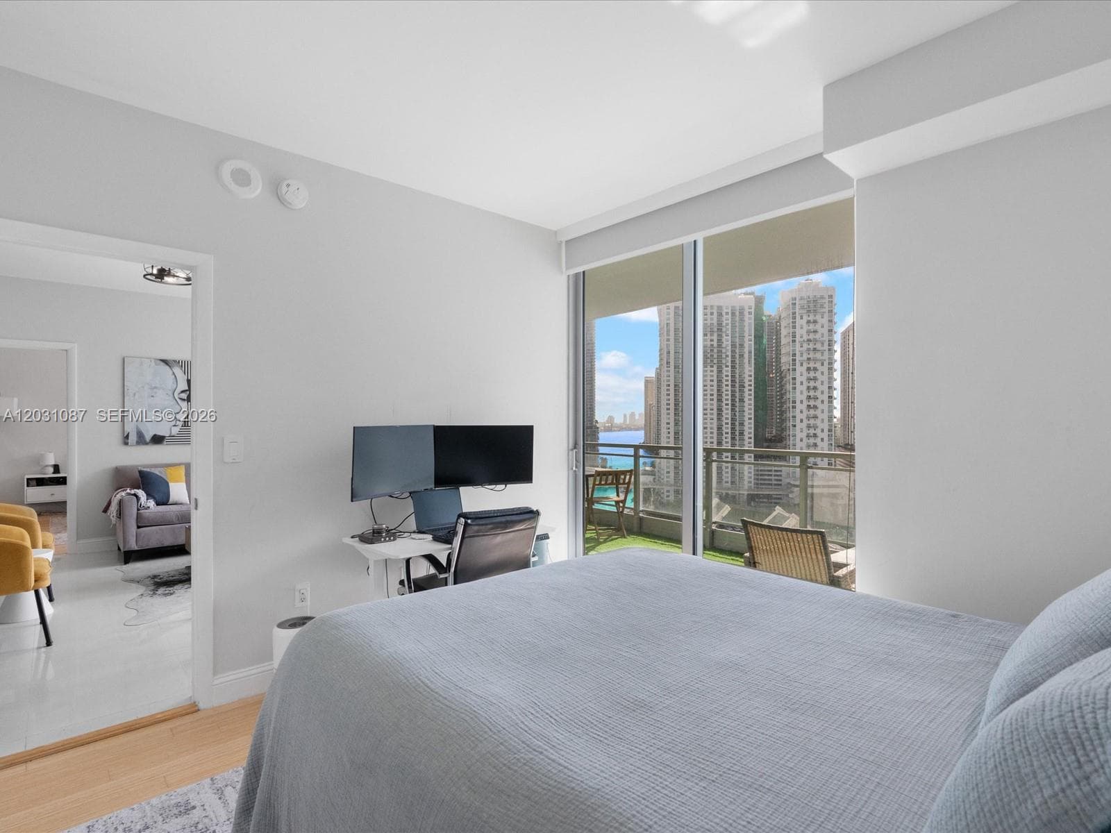 90 SW 3rd St # 2015, Miami FL 33130 — 28