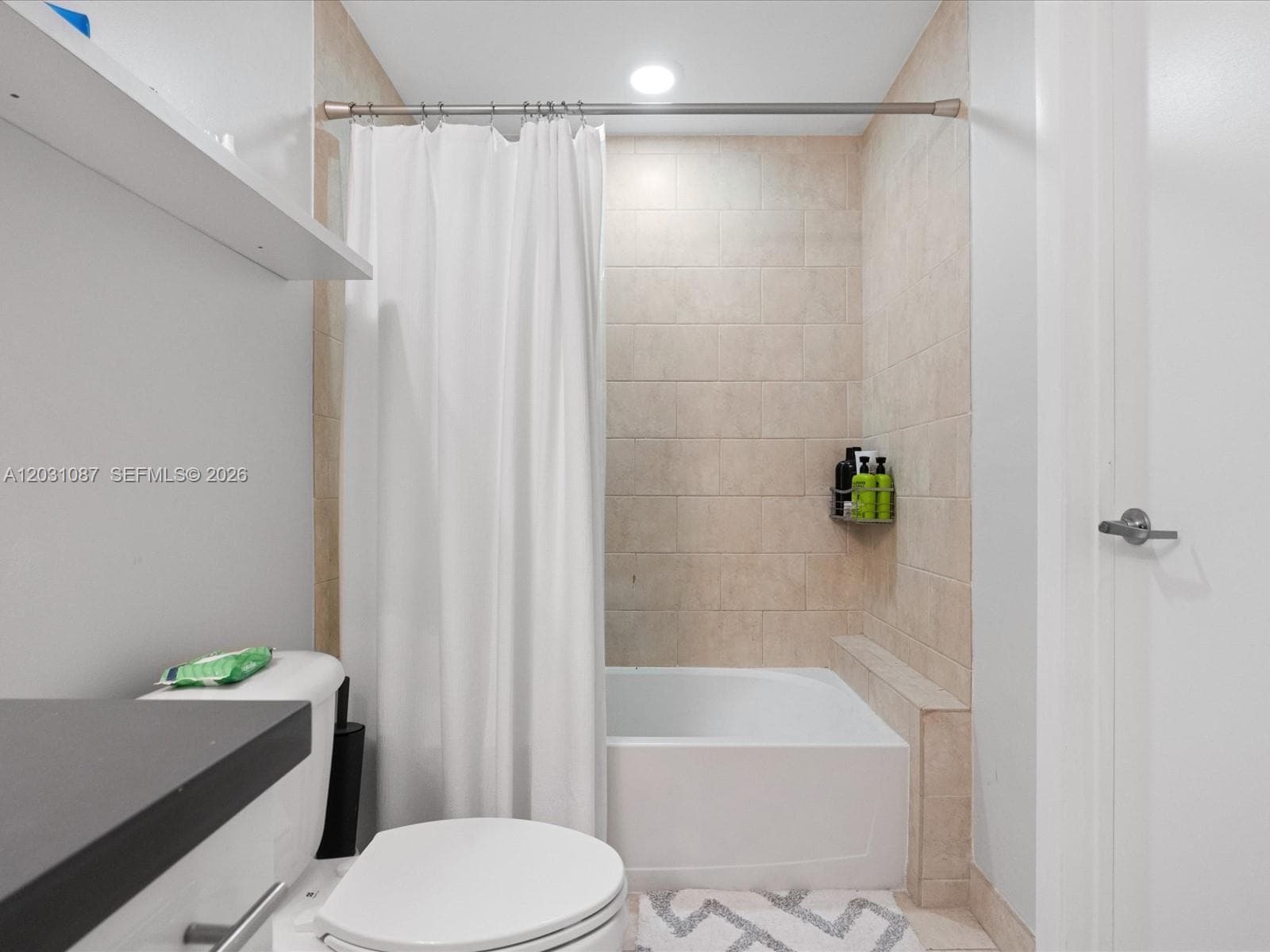 90 SW 3rd St # 2015, Miami FL 33130 — 30