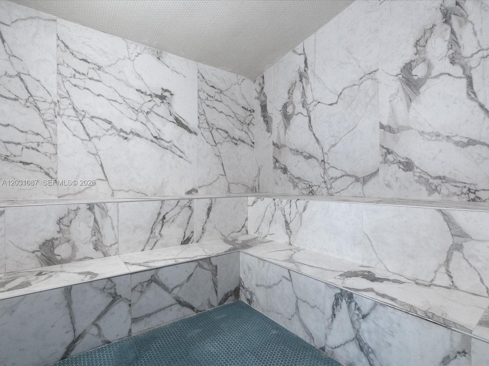 90 SW 3rd St # 2015, Miami FL 33130 — 65
