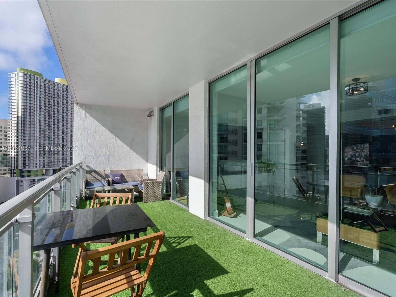 90 SW 3rd St # 2015, Miami FL 33130 — 33