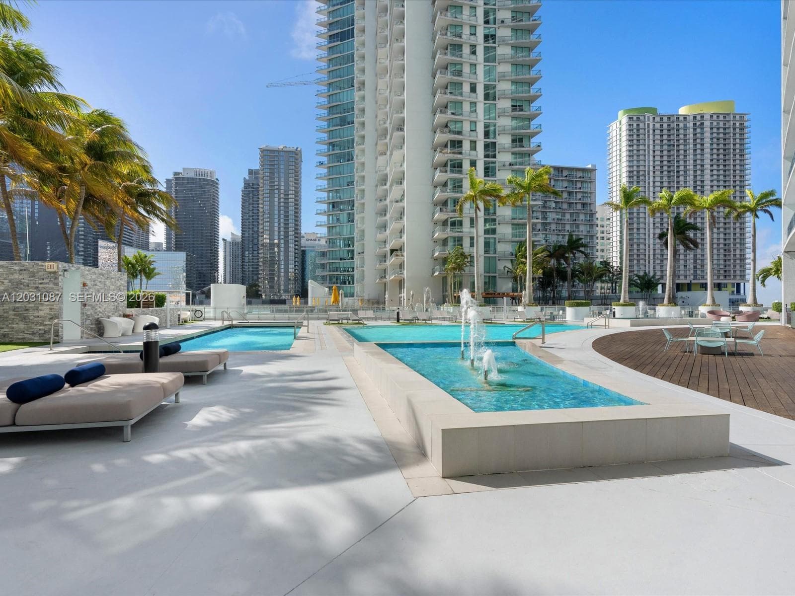 90 SW 3rd St # 2015, Miami FL 33130 — 50