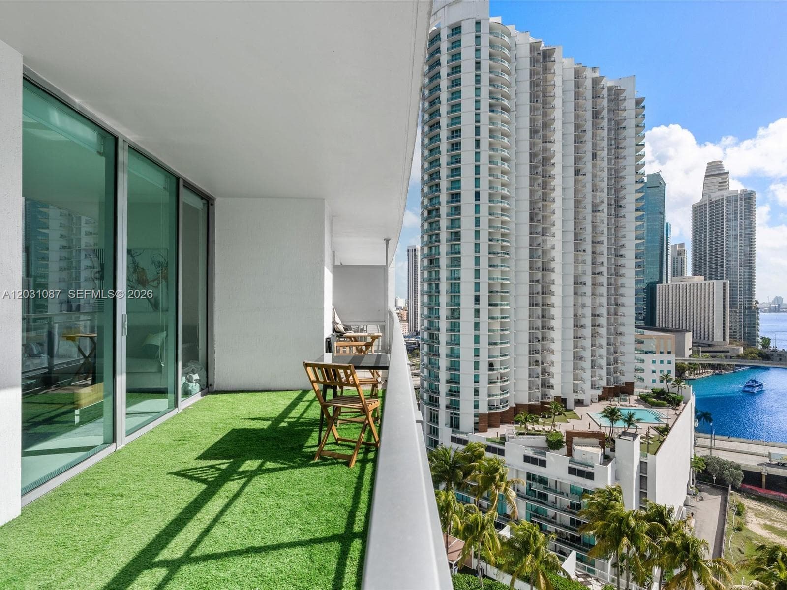 90 SW 3rd St # 2015, Miami FL 33130 — 37