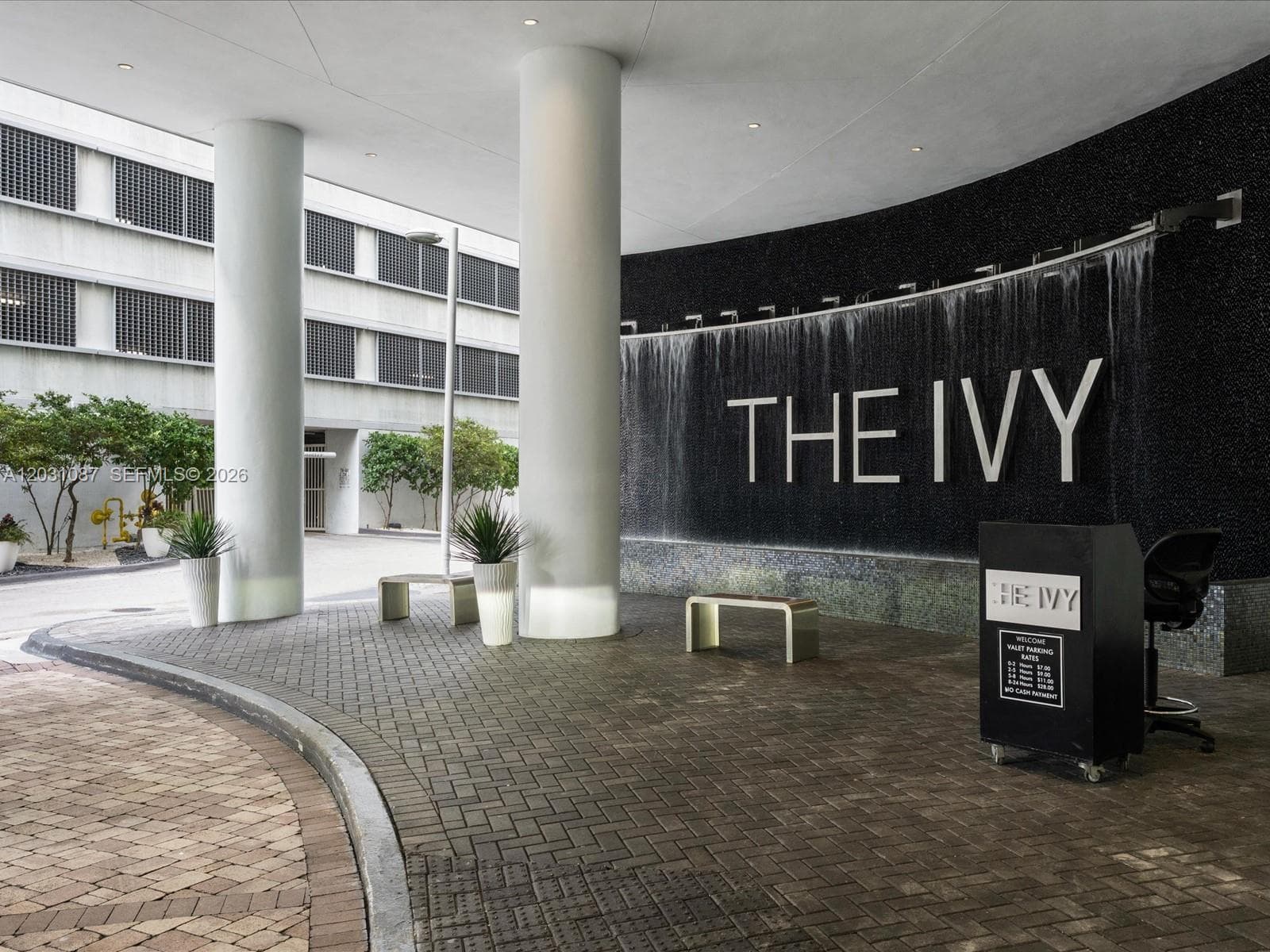 90 SW 3rd St # 2015, Miami FL 33130 — 48