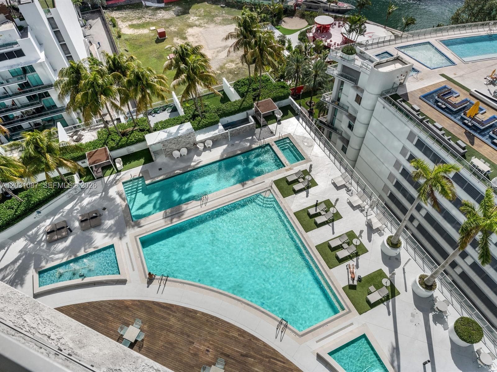 90 SW 3rd St # 2015, Miami FL 33130 — 44