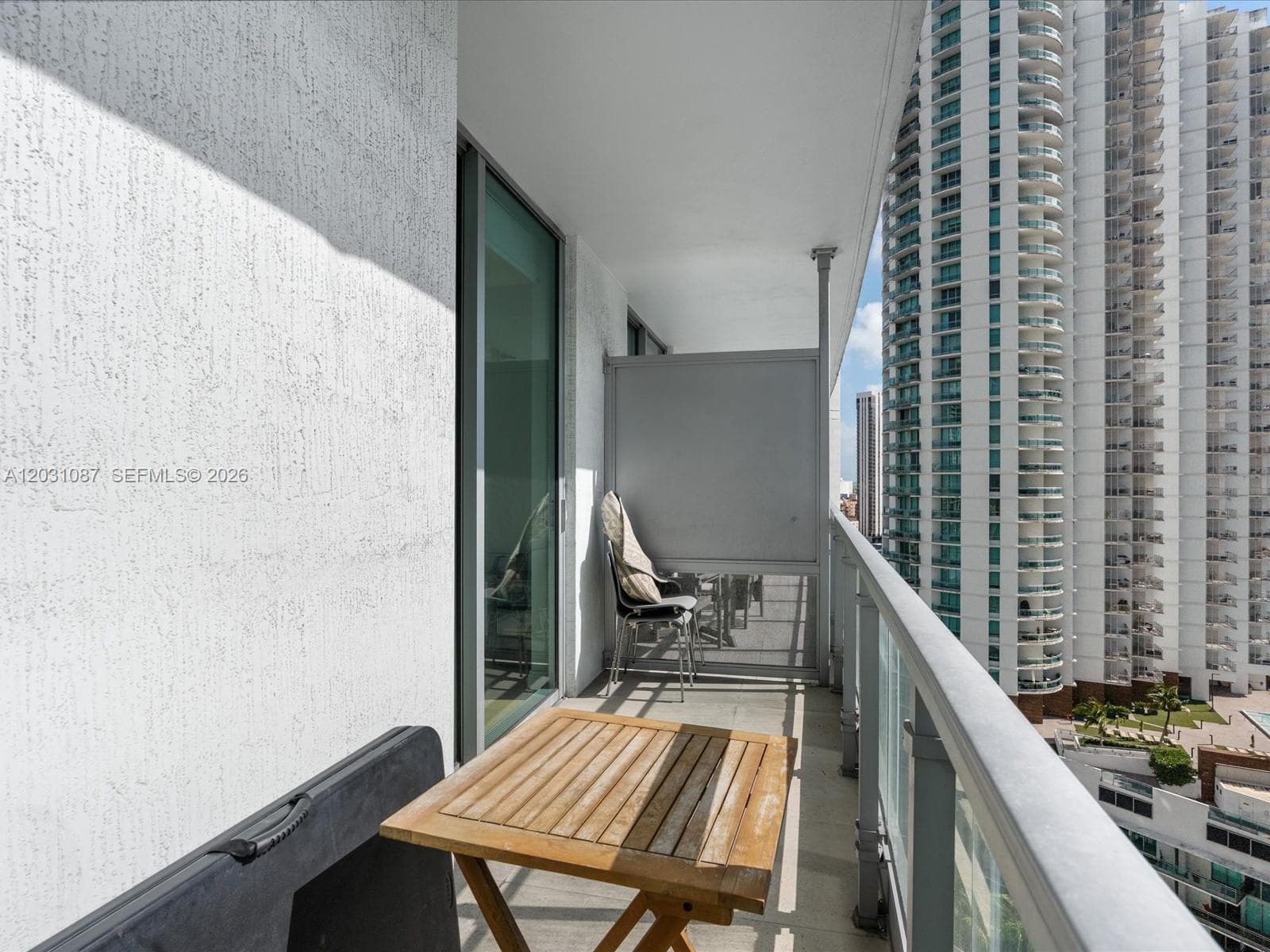 90 SW 3rd St # 2015, Miami FL 33130 — 40