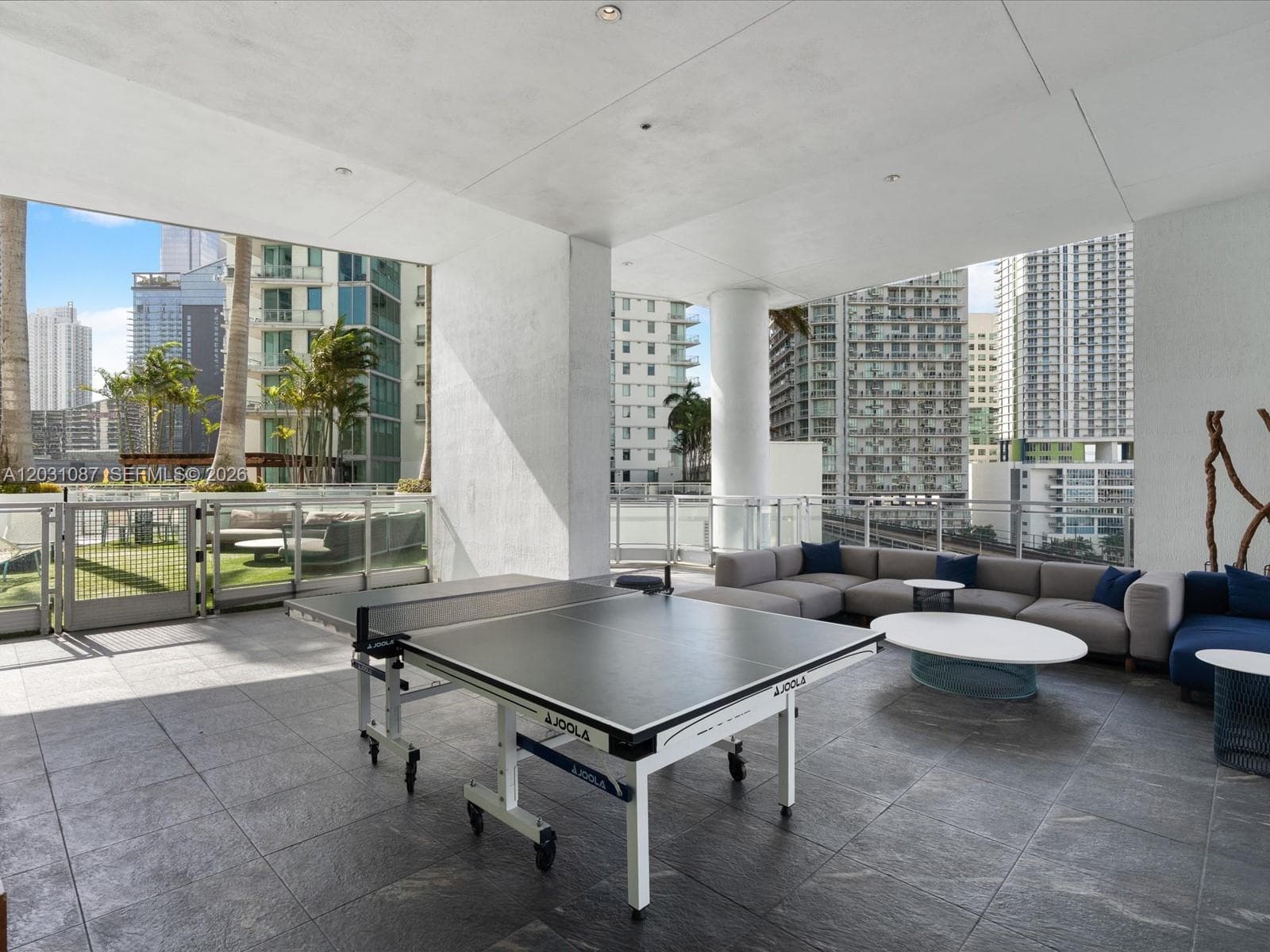 90 SW 3rd St # 2015, Miami FL 33130 — 60