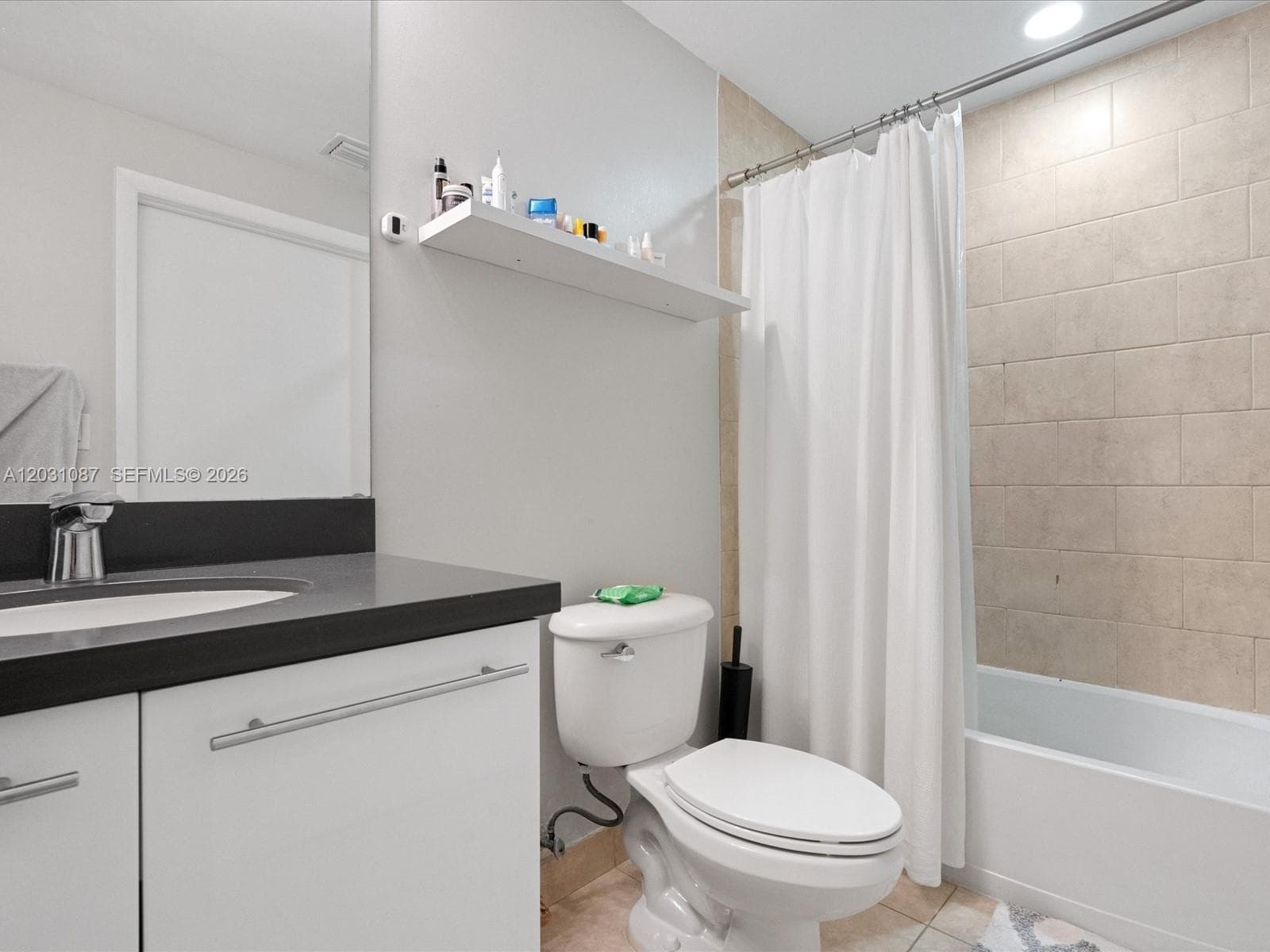 90 SW 3rd St # 2015, Miami FL 33130 — 29