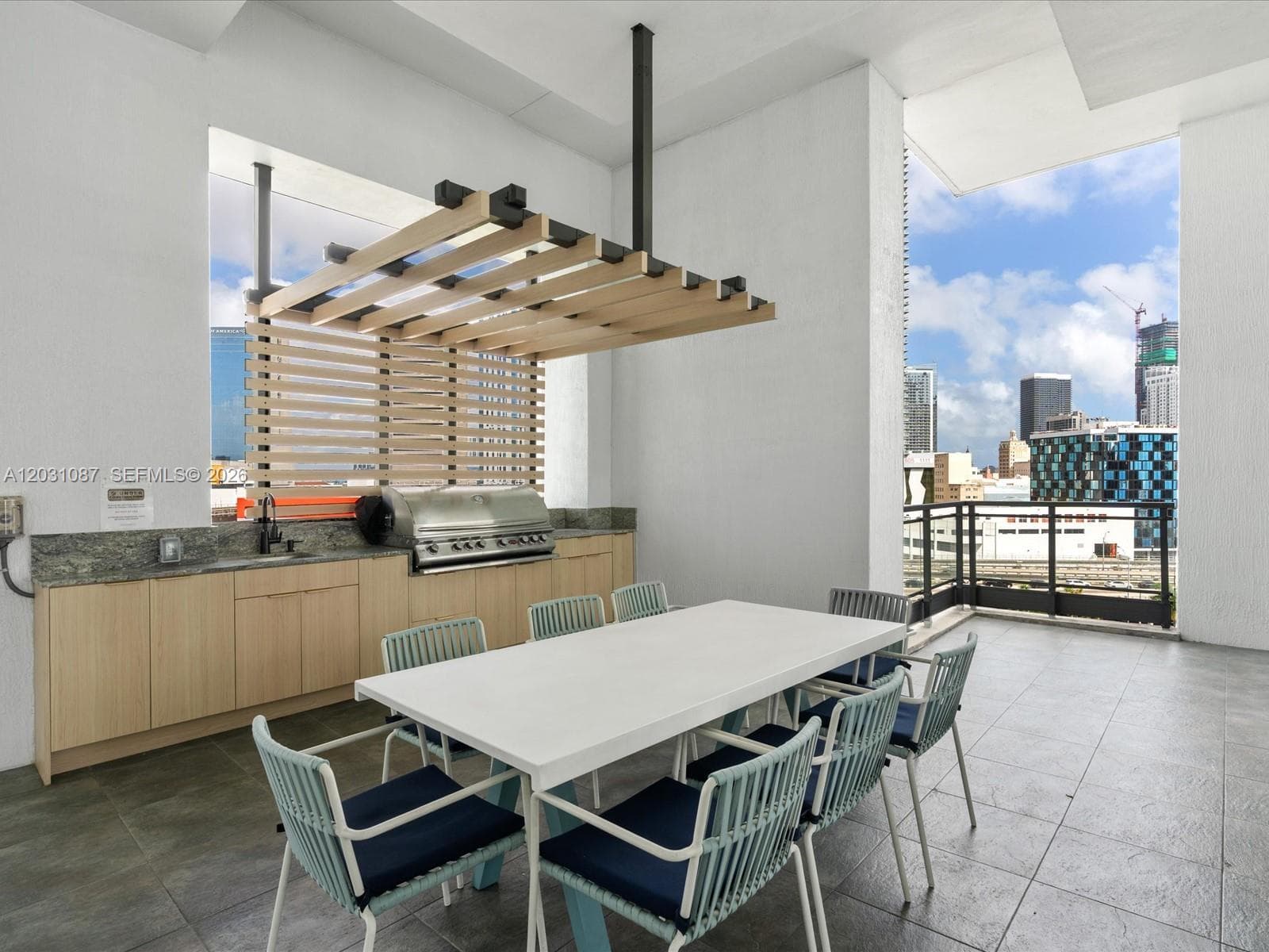 90 SW 3rd St # 2015, Miami FL 33130 — 70