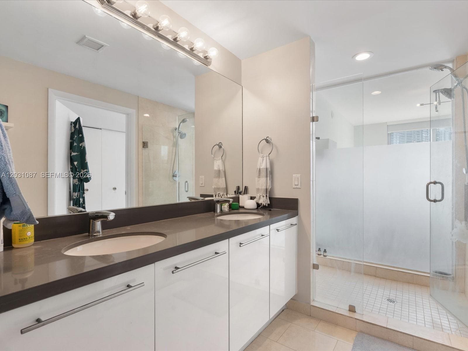 90 SW 3rd St # 2015, Miami FL 33130 — 25