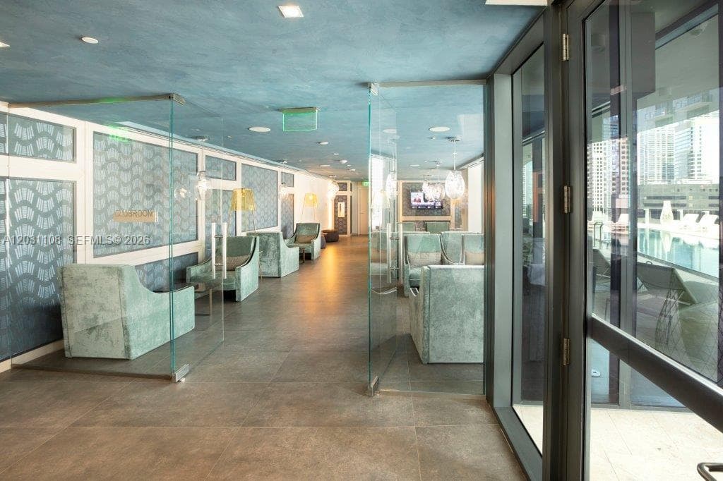 1000 Brickell Plz # 4609, Miami FL 33131 — 46