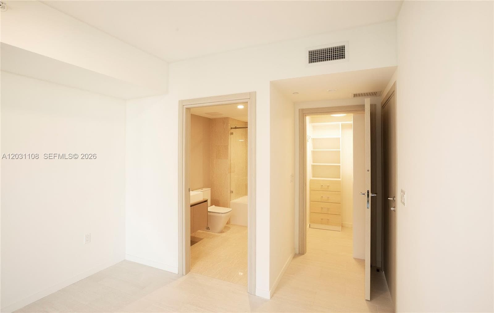 1000 Brickell Plz # 4609, Miami FL 33131 — 17