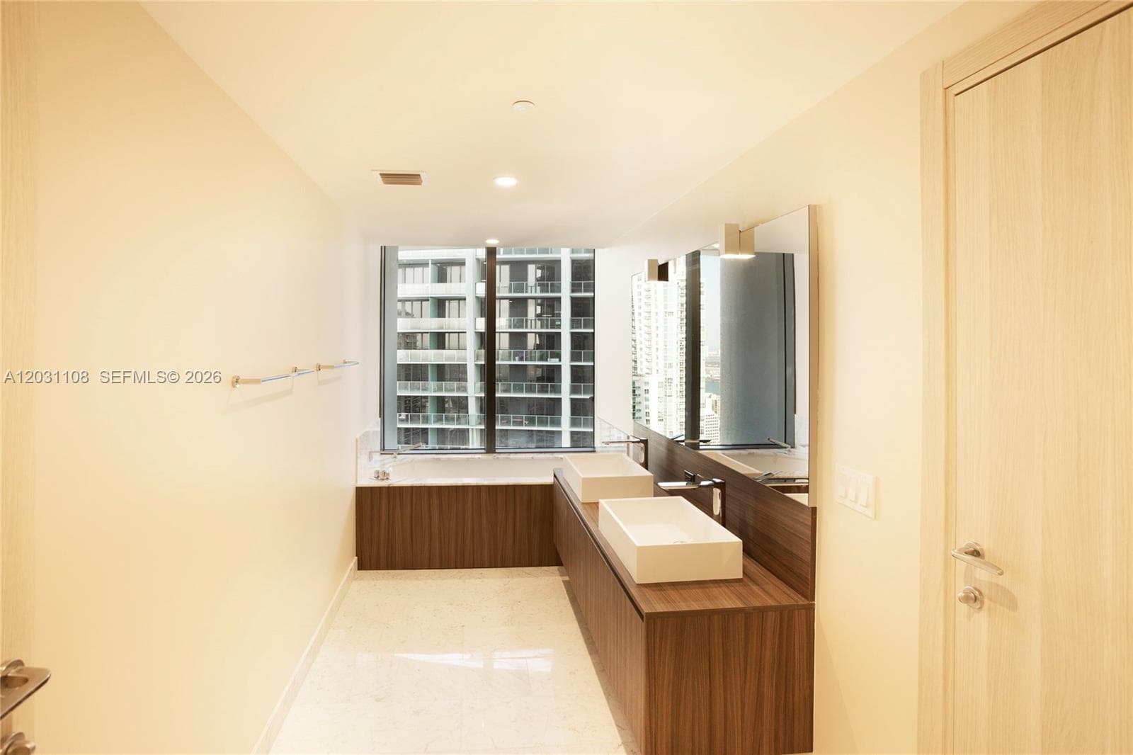 1000 Brickell Plz # 4609, Miami FL 33131 — 12